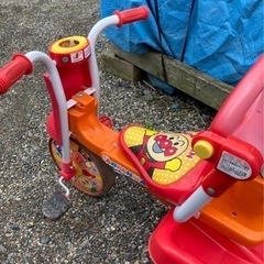 アンパンマン三輪車の画像