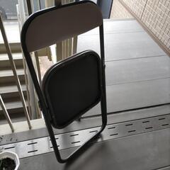 折りたたみ椅子の画像