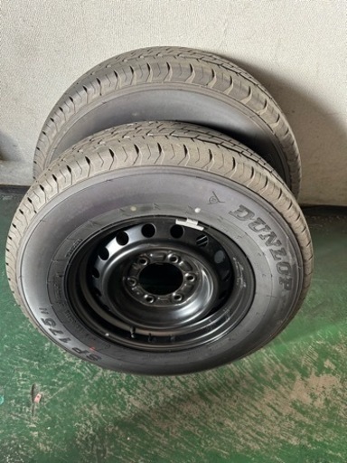 ハイエース　純正タイヤ　2本