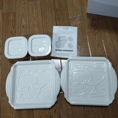 食器　プレート2枚、ミニカップ2セット
