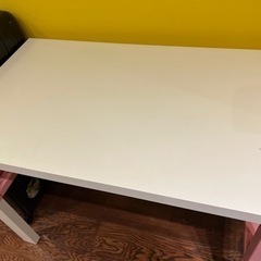 IKEAテーブルの画像