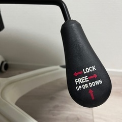 ニトリ　デスクチェア　キャスター付　椅子　高さ調整可の画像