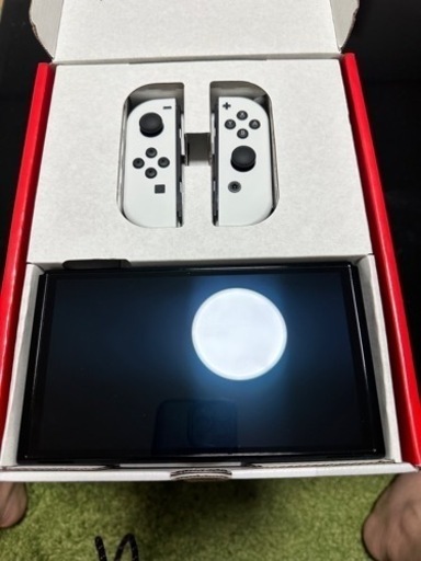Nitendo switch 有機EL (白)とあつまれ動物の森ソフト