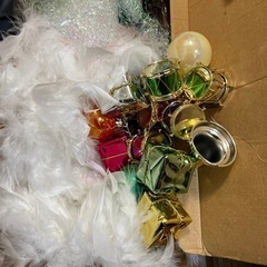 クリスマスツリー本体、写真のオーナメント全ておつけしますの画像