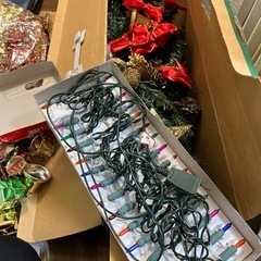 クリスマスツリー本体、写真のオーナメント全ておつけしますの画像