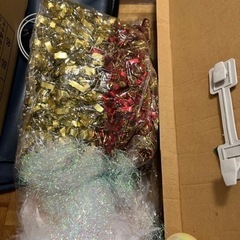 クリスマスツリー本体、写真のオーナメント全ておつけしますの画像