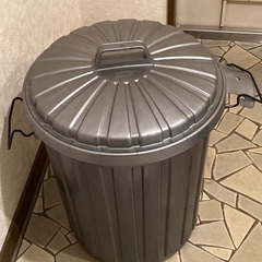 45Lの蓋つきゴミ箱　ごみ箱