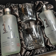 【値下げしました】お酒 焼酎 ２本 箱付き グラス付き の画像