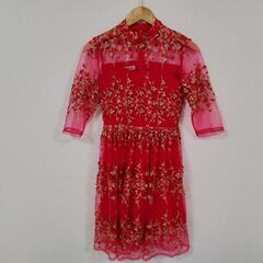 ベトナムブランドの花柄ドレスの画像