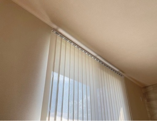 カーテン、バーチカルプラインド