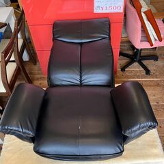 低反発肘付回転座椅子（PVCレザー・ブラック・DCM Japan）の画像