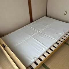 ベッド（電源差し込み口付）の画像
