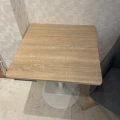 エムール カフェテーブルの画像