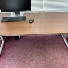 無料でオフィス家具をお渡しします。（デスク160cm2台セット）