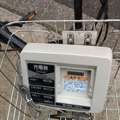 122🔴土日もお子様と土足のままご試乗可能です。🟢バカ親切な電動自転車屋  🌕️２６インチ、２０インチ、チャイルドシート、２人乗り、３人乗り、各種自転車    🔴安心保障の１００日間・点検無料サービス付き、３カ月・無料交換保証、🟢  🔵オプション無料。後ろチャイルドシートをかごに変更して１人乗りに変更も可能です。  🟢１回の充電で３０ｋｍ以上の走行が可能です。山手線を半周くらいの距離を走れます。  🔴バッテリーは、新品の９０％以上の性能を保持していて、コンディション良好です。  🟣２０イの画像