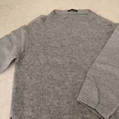 グレーのセーター