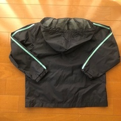 紺色ナイロンジャンパーの画像