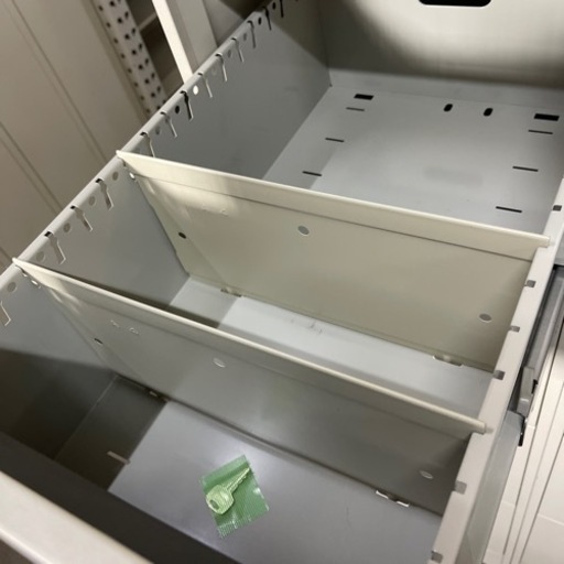 A4キャビネット　ファイルケース事務用品　鍵付き