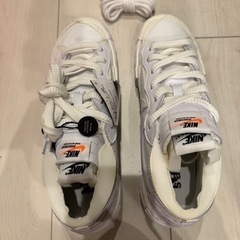 【新品です】ナイキ ブレーザー ロー サカイ ホワイト パテント...