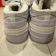 【新品です】ナイキ ブレーザー ロー サカイ ホワイト パテント レザーの画像