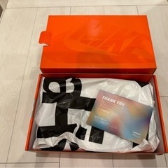 【新品です】ナイキ ブレーザー ロー サカイ ホワイト パテント レザーの画像