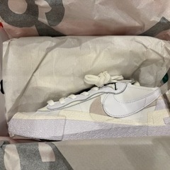 【新品です】ナイキ ブレーザー ロー サカイ ホワイト パテント レザーの画像