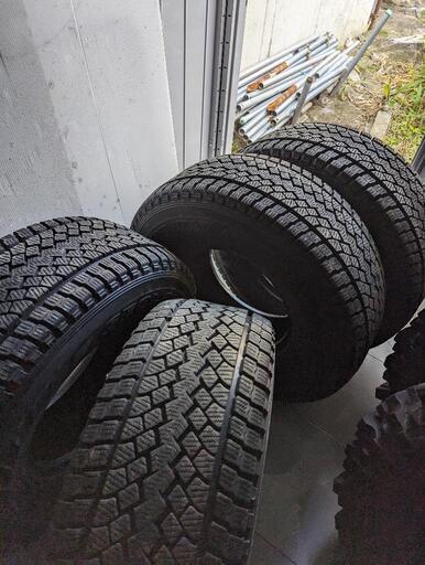 スタッドレスタイヤ315/75R16ランクルプラドジムニー (マッツ