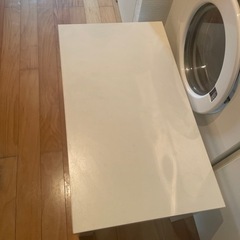 ［受け渡し予定者あり］IKEA白テーブルの画像