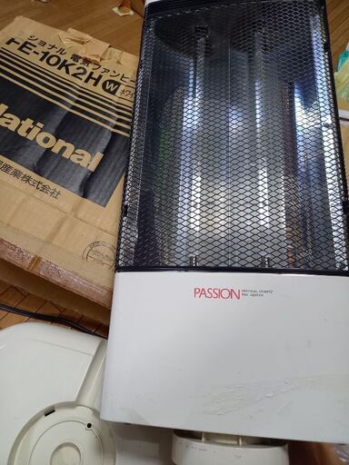 電気ストーブ縦長。