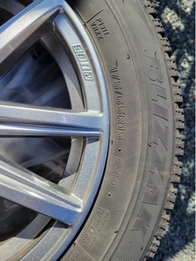 アクアで使用 ホイール　ブリヂストンスタッドレスタイヤついてます。　175/65R15