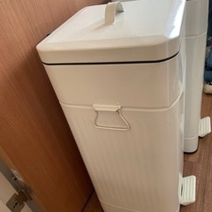 取引中　アンティーク調ゴミ箱　ダストボックス　ペールホワイト美品2個セット‼️の画像
