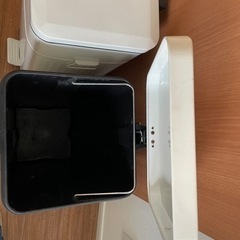 取引中　アンティーク調ゴミ箱　ダストボックス　ペールホワイト美品2個セット‼️の画像