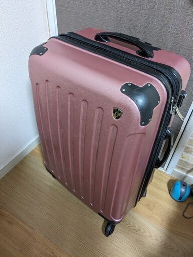 スーツケース（77l、マチアップ時88l）、スーツケースカバー、ベルト