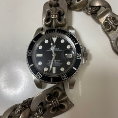 シルバー
時計ベットの画像