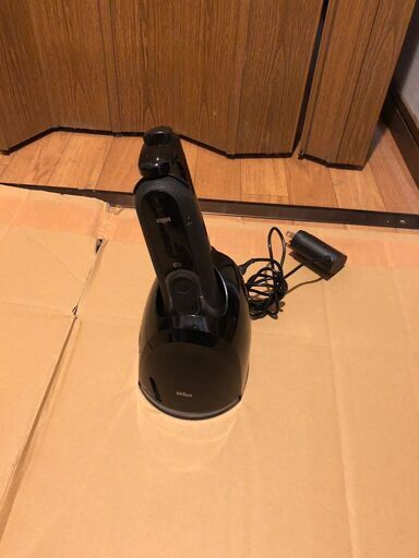 ☆中古￥1,500！BRAUN　髭剃り　家電　【BJ072】
