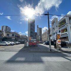 🌻那覇市辻 24時間無人レンタカー🌈スマホで施錠🔑N-BOXに乗れる🚙ゆいレール旭橋駅から徒歩13分🚝波の上ビーチ至近🌊ホンダN-BOXのカーシェア、レンタカー🎵 - 地元のお店