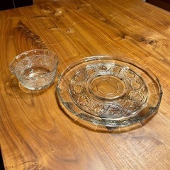 ガラス製大きな盛り皿の画像