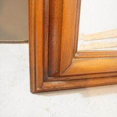 イタリアSpecchio molatoのクラシックでエレガントなウォールミラーです。アンティーク調の鏡は壁掛けでも立て掛けても使えるちょうど良いサイズ感。店舗などのアクセントにもおススメ♪DJ120の画像