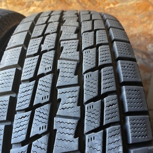 バリ山　GOODYEAR グッドイヤー　ICENAVI SUV 215/70R16 スタッドレス　タイヤ　2018年製　16インチ