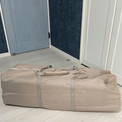 アップリカ ココネル　折り畳み式ベビーベッド（布団付き）の画像