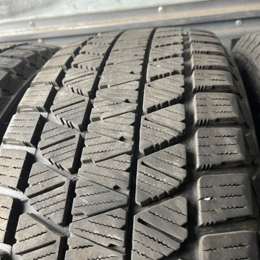 バリ山　BRIDGESTONE ブリヂストン　ブリジストン　DM-V3 225/60R18 スタッドレス　タイヤ　2019年製　18イ