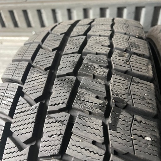 バリ山　DUNLOP ダンロップ　WM02 205/60R16 スタッドレス　タイヤ　2018年製　16インチ