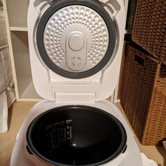 【10/15限定】炊飯器 ☆東芝 TOSHIBA RC-5XL(W) IH炊飯器 3合炊き 黒釜の画像