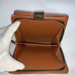 LV２つ折り財布の画像