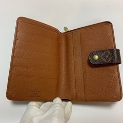 LV２つ折り財布の画像