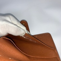 LV２つ折り財布の画像