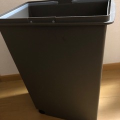 ゴミ箱の画像