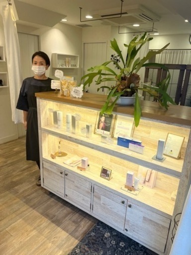 サロン　店舗　商品棚