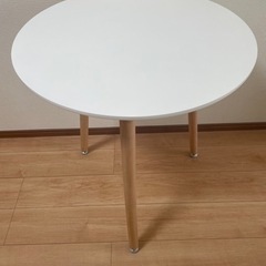 【値下げしました】　丸テーブルの画像