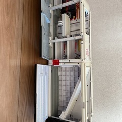 トミカ基地(エレベーター、スロープ付き)の画像